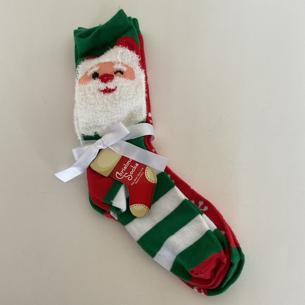 Kohls Set of 2 pairs of Christmas Socks NWT